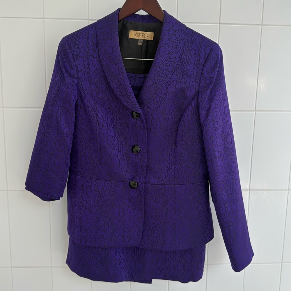 Kasper purple size 12 skirt suit perfect condition